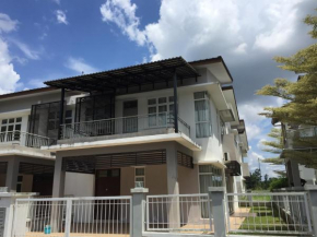 Отель Melaka Homestay Tiara Golf Resort  Мелака